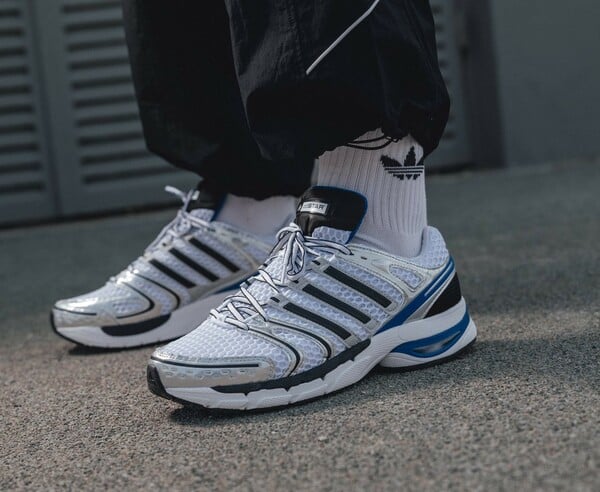 ADISTAR CONTROL 5: Η νέα έκδοση του μοντέλου συνδυάζει iconic running DNA και μοντέρνο look