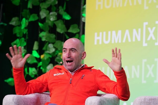 Από app της επιθυμίας σε app της ισχύος: το Grindr μπαίνει στον κόσμο του Τραμπ