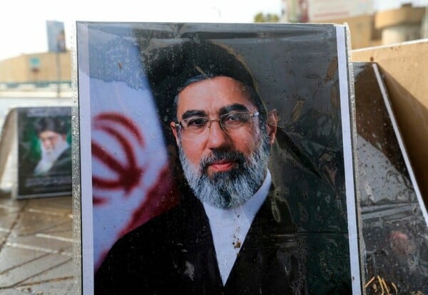 ΙΡΑΝ ΗΓΕΣΙΑ ΧΑΜΕΝΕΙ 