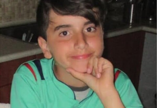 ΜΑΡΙΟΣ 11ΧΡΟΝΟΣ ΜΕΝΙΔΙ ΔΙΚΗ ΓΟΝΕΙΣ