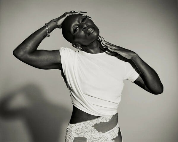 Η Σίνθια Ερίβο θα γίνει Μίριαμ Μακέμπα σε μια ταινία για το Graceland και το απαρτχάιντ