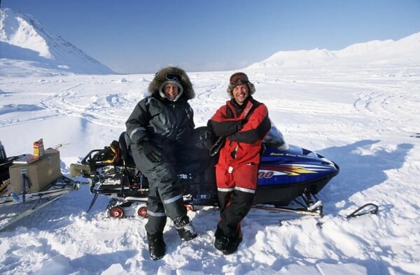 Πέθανε ο Νταγκ Άλαν, ο θρυλικός κάμεραμαν των πολικών ντοκιμαντέρ του Ντέιβιντ Άτενμπορο
