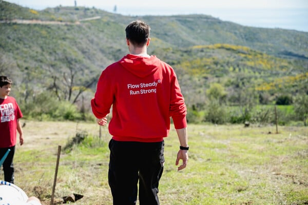 2.000 δέντρα για τη Γη: ΒΙΚΟΣ και we4all δίνουν ξανά ζωή σε Χίο και Βόρεια Εύβοια