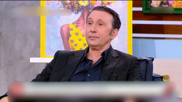 ΡΕΝΟΣ ΧΑΡΑΛΑΜΠΙΔΗΣ ΔΗΜΗΤΡΑ ΜΑΤΣΟΥΚΑ ΚΑΤΙ ΤΡΕΧΕΙ ΜΕ ΤΟΥΣ ΔΙΠΛΑ