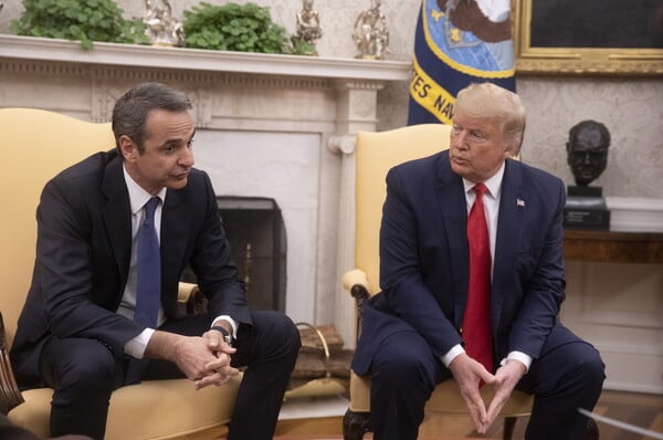 ΛΕΥΚΟΣ ΟΙΚΟΣ ΚΥΡΙΑΚΟΣ ΜΗΤΣΟΤΑΚΗΣ ΝΤΟΝΑΛΝΤ ΤΡΑΜΠ