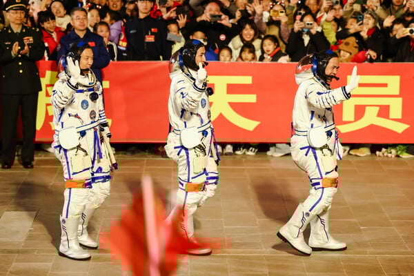 ΔΙΑΣΤΗΜΑ ΣΕΛΗΝΗ ΚΙΝΑ ΗΠΑ