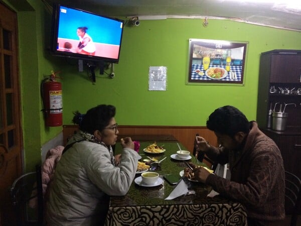 Το κοτόπουλο ως πατρίδα: από το pollo a la brasa στο καζάνι της ajiaco