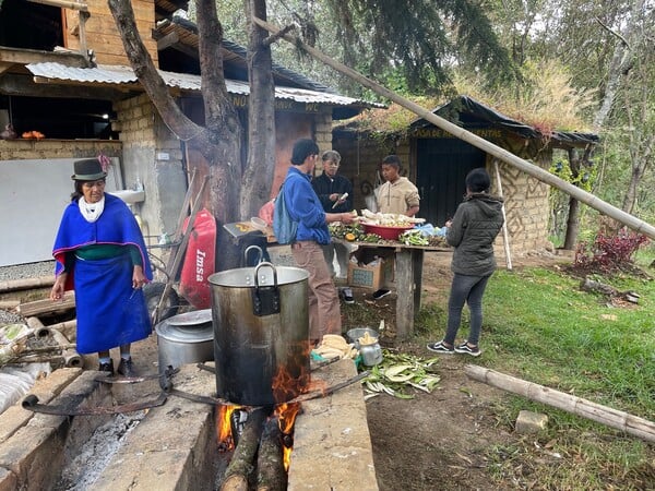 Το κοτόπουλο ως πατρίδα: από το pollo a la brasa στο καζάνι της ajiaco