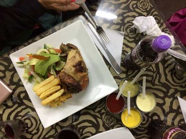 Το κοτόπουλο ως πατρίδα: από το pollo a la brasa στο καζάνι της ajiaco