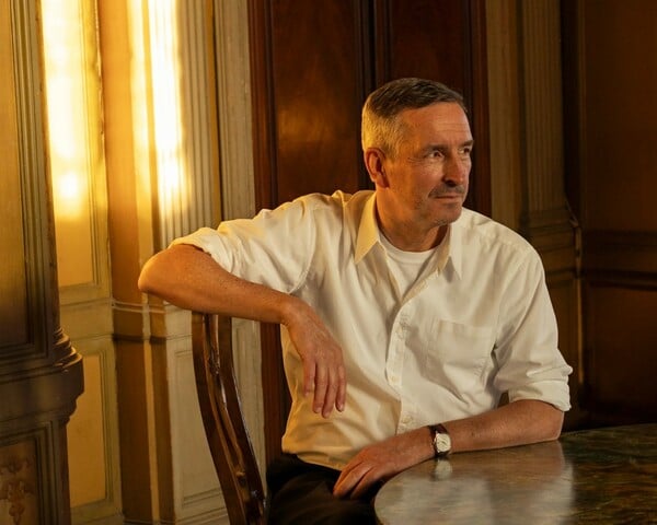 «Η μόνη αληθινή διαμαρτυρία είναι η ομορφιά»: Ο Ντρις βαν Νότεν ανοίγει ένα παλάτσο στη Βενετία