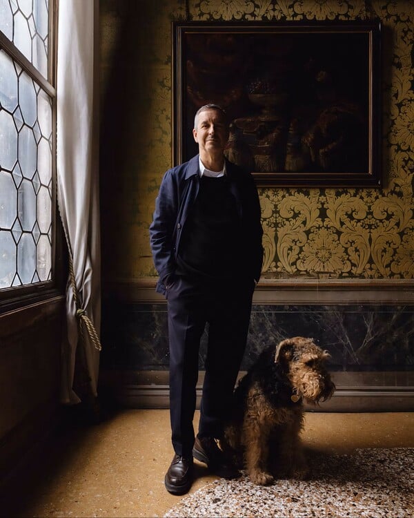 «Η μόνη αληθινή διαμαρτυρία είναι η ομορφιά»: Ο Ντρις βαν Νότεν ανοίγει ένα παλάτσο στη Βενετία