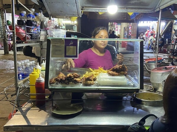 Το κοτόπουλο ως πατρίδα: από το pollo a la brasa στο καζάνι της ajiaco