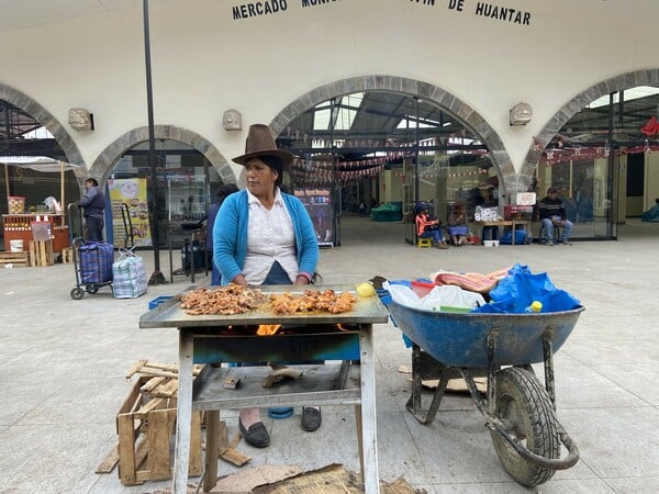 Το κοτόπουλο ως πατρίδα: από το pollo a la brasa στο καζάνι της ajiaco