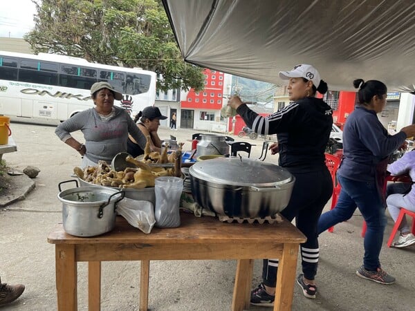 Το κοτόπουλο ως πατρίδα: από το pollo a la brasa στο καζάνι της ajiaco