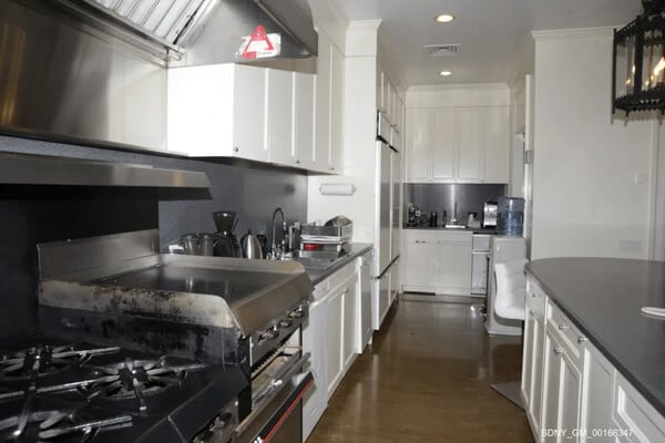 Αρχεία του FBI αποκαλύπτουν στενές σχέσεις του Έπσταϊν με τον Ντέιβιντ Κόπερφιλντ και τον Ντέιβιντ Μπλέιν 