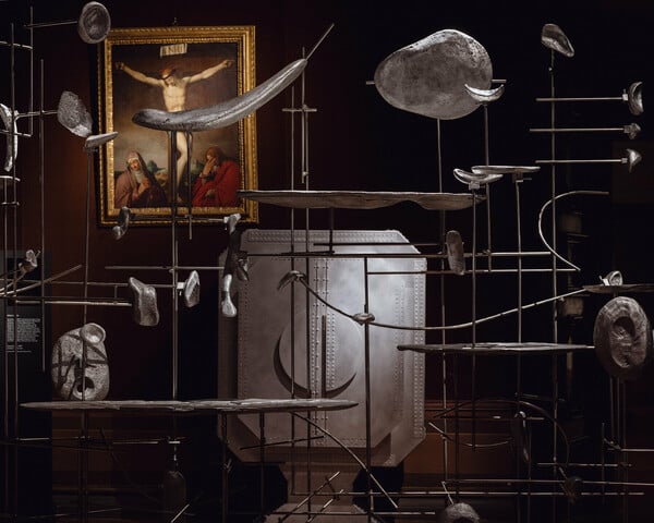 «Η μόνη αληθινή διαμαρτυρία είναι η ομορφιά»: Ο Ντρις βαν Νότεν ανοίγει ένα παλάτσο στη Βενετία