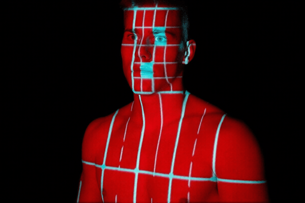 Οι influencers αντικαθιστούν τον εαυτό τους με AI κλώνους