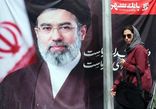 ΜΟΤΖΤΑΜΠΑ ΧΑΜΕΝΕΙ ΙΡΑΝ ΤΟΙΧΟΓΡΑΦΙΑ ΤΕΧΕΡΑΝΗ