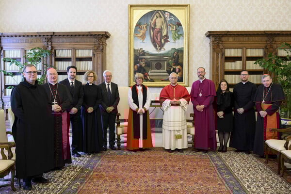 ΠΑΠΑΣ ΛΕΩΝ ΣΑΡΑ ΜΑΛΑΛΙ ΕΚΚΛΗΣΙΑ ΑΓΓΛΙΑΣ ΣΥΝΑΝΤΗΣΗ ΑΡΧΙΕΠΙΣΚΟΠΟΣ