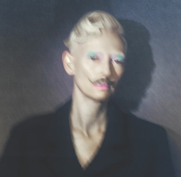 TILDA SWINTON ΣΤΕΓΗ ΩΝΑΣΗ ΕΚΘΕΣΗ