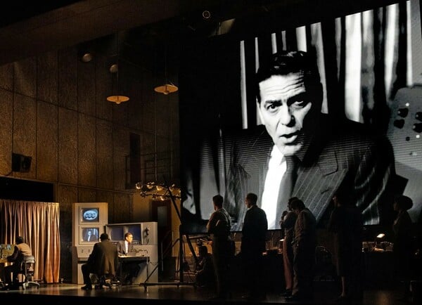 Ο Τζορτζ Κλούνεϊ υπερασπίζεται τον Τζίμι Κίμελ μετά την επίθεση του Τραμπ: «Τα αστεία είναι αστεία»