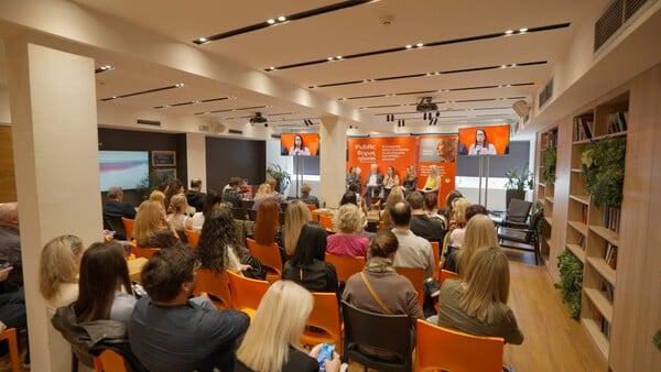 Δημογραφική αλλαγή και λιανεμπόριο: Τα Public ανοίγουν τον διάλογο με την πρωτοβουλία «Δίχως Ηλικία»