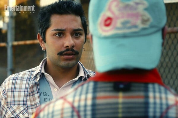 Η queer κωμωδία που παίρνει τον πανικό για τις τρανς τουαλέτες και τον γυρίζει ανάποδα