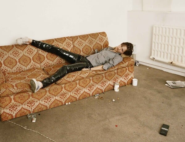 Η Tate ξανακοιτάζει τα 90s: Κέιτ Μος, ΜακΚουίν και η άλλη πλευρά της Cool Britannia