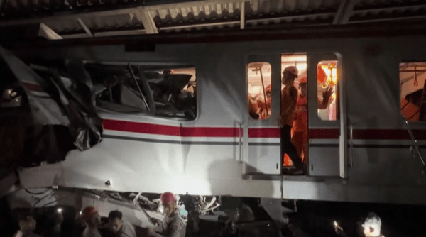 ΣΥΓΚΡΟΥΣΗ ΤΡΕΝΩΝ ΙΝΔΟΝΗΣΙΑ ΝΕΚΡΟΙ