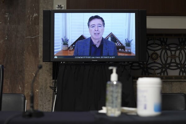 FBI ΤΖΕΪΜΣ ΚΟΜΕΪ ΗΠΑ ΚΑΤΗΓΟΡΙΕΣ