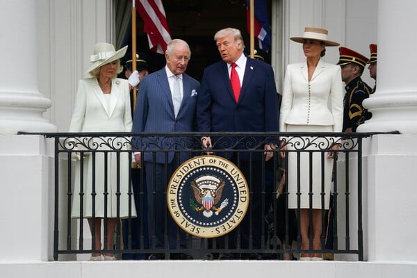 ΝΤΟΝΑΛΝΤ ΤΡΑΜΠ ΒΑΣΙΛΙΑΣ ΚΑΡΟΛΟΣ ΗΠΑ