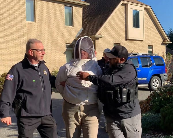 ΜΕΛΙΣΣΟΚΟΜΟΣ ΗΠΑ ΕΞΩΣΗ