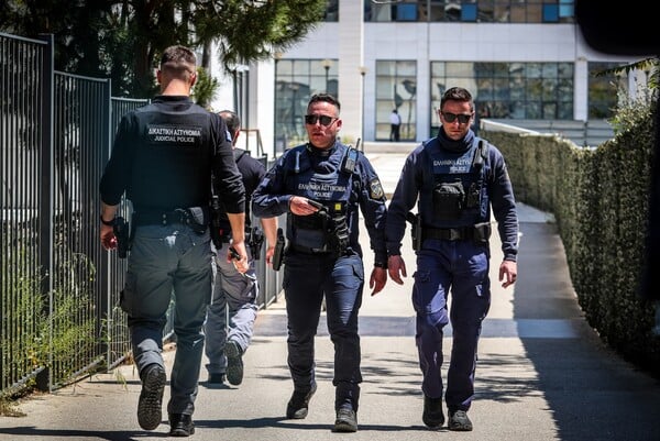 ΠΥΡΟΒΟΛΙΣΜΟΙ ΕΦΚΑ ΕΙΡΗΝΟΔΙΚΕΙΟ ΠΑΤΡΑ