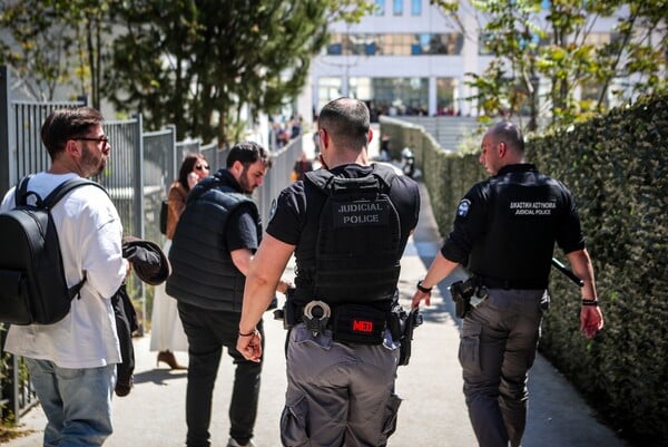 ΠΥΡΟΒΟΛΙΣΜΟΙ ΕΙΡΗΝΟΔΙΚΕΙΟ ΕΦΚΑ ΚΕΡΑΜΕΙΚΟΣ