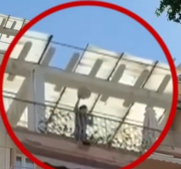 ΘΕΣΣΑΛΟΝΙΚΗ ΠΑΙΔΙ ΜΠΑΛΚΟΝΙ ΜΗΤΕΡΑ ΣΥΛΛΗΨΗ