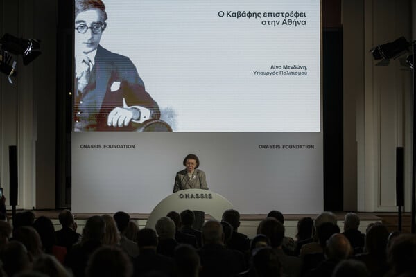 Το Ίδρυμα Ωνάση παρέδωσε στον Δήμο Αθηναίων γλυπτό με τον Κ.Π. Καβάφη