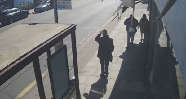 ΛΟΝΔΙΝΟ ΕΠΙΘΕΣΗ ΜΕ ΜΑΧΑΙΡΙ 