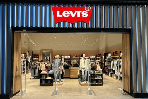 Το 5ο επίσημο κατάστημα του δικτύου Levi’s άνοιξε τις πύλες του στο Mediterranean Cosmos