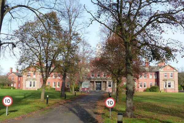 ΒΡΕΤΑΝΙΑ ΣΥΓΧΡΟΝΗ ΔΟΥΛΕΙΑ ΘΡΗΣΚΕΥΤΙΚΗ ΟΜΑΔΑ