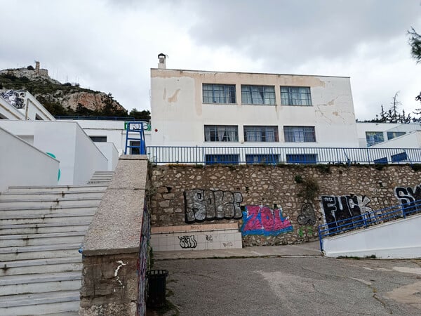 Λυκαβηττός: το σχολείο-μνημείο του Δημήτρη Πικιώνη που καταρρέει