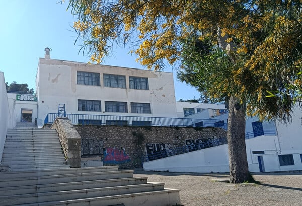 Λυκαβηττός: Το σχολείο-μνημείο του Δημήτρη Πικιώνη που καταρρέει