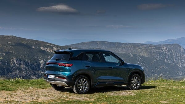 Το νέο BYD Atto 2 DM-i είναι το πιο προσιτό plug-in υβριδικό