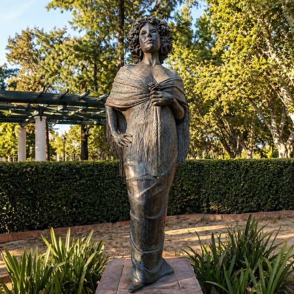 Ένας Ρενουάρ, ένα πράσινο καπέλο με κεράσια και η επιστροφή ενός πίνακα στην Ισπανία