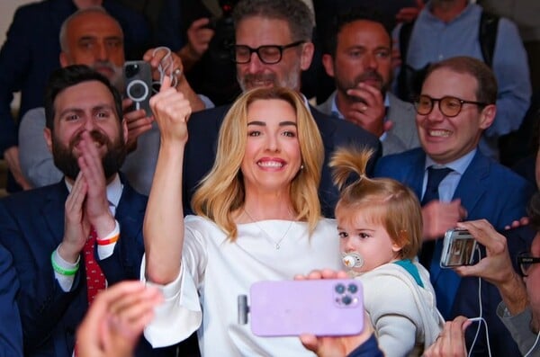 ΣΙΛΒΙΑ ΣΑΛΙΣ ΤΖΟΡΤΖΙΑ ΜΕΛΟΝΙ ΓΕΝΟΒΑ 