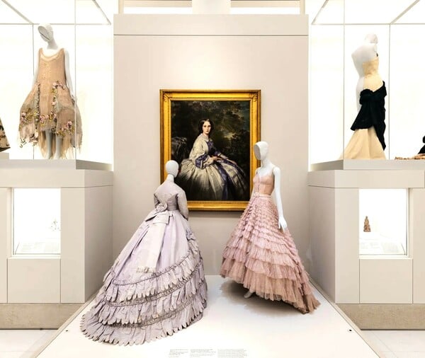 Το Met Gala θέλει να αποδείξει ότι η μόδα είναι τέχνη αλλά όλοι μιλούν για τον Τζεφ Μπέζος