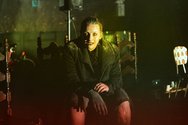 Μια «Αντιγόνη» με δυνατή φωνή στο ημίφως και τη σιωπή της εποχής μας