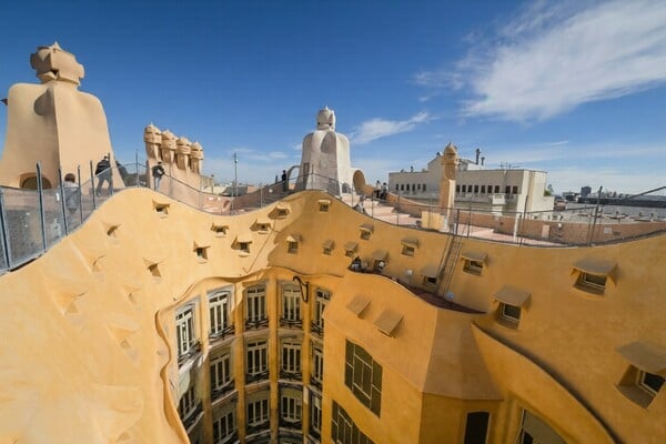 Η τελευταία ένοικος της Casa Milà ζει μέσα στο αριστούργημα του Γκαουντί