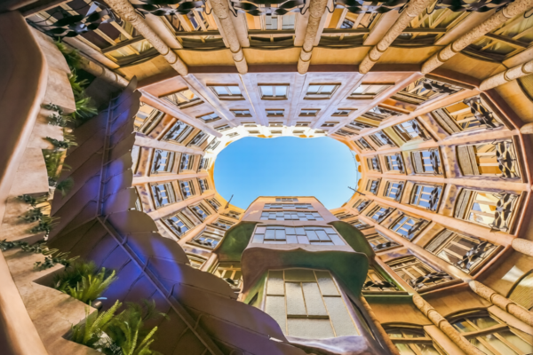 Η τελευταία ένοικος της Casa Milà ζει μέσα στο αριστούργημα του Γκαουντί