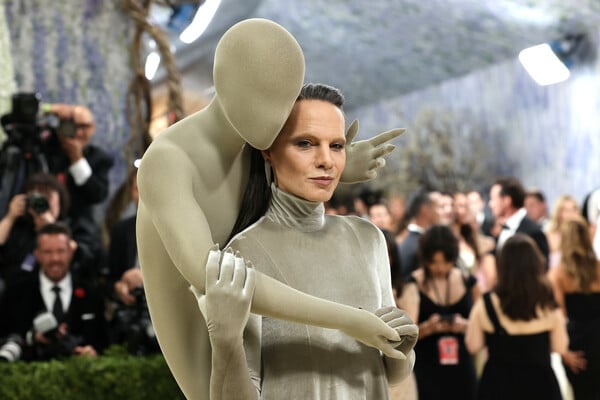Met Gala: Όλα για την τέχνη (ή μήπως το χρήμα;)
