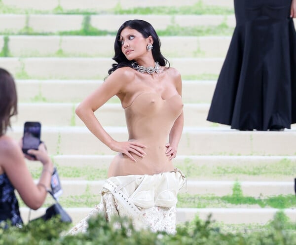 Met Gala 2026: Όλα για την τέχνη (ή μήπως το χρήμα;)